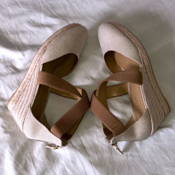 Talbots Two Tone Wedges - Picture 5 of 10